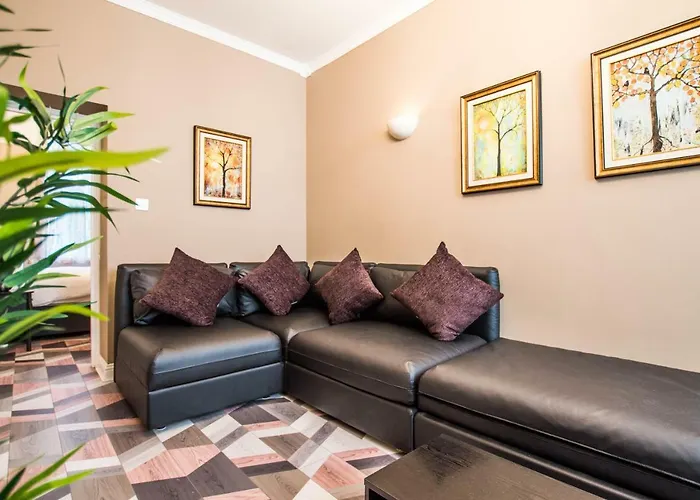 Montgomery Apartments - Crighton