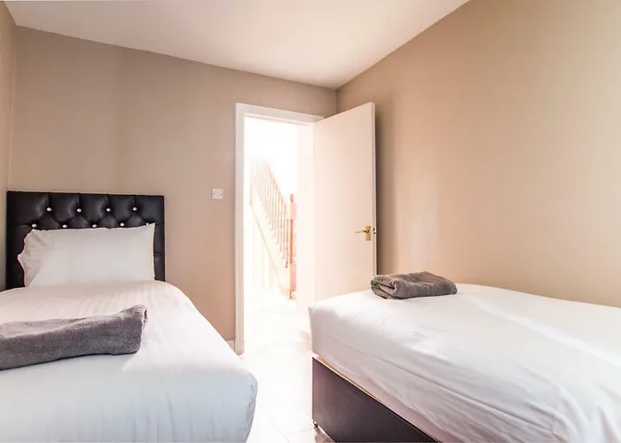 Montgomery Apartments - Crighton